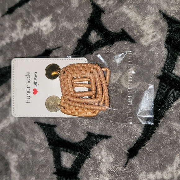 Earrings - Picture 1 of 1